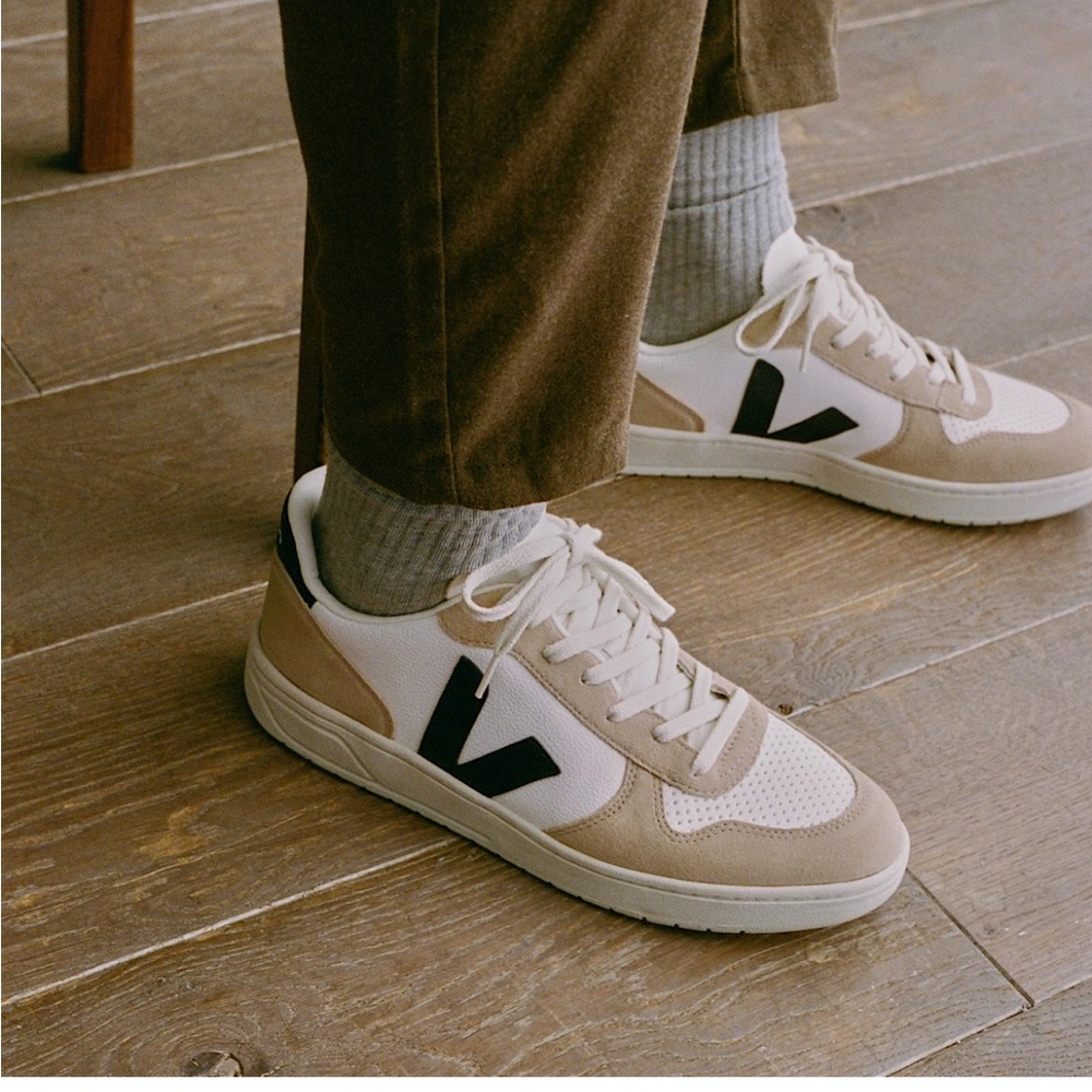 VEJA
'V-1O CHROMEFREE LEATHER' SNEAKERS
$199 O-EXTRA WHITE BLACK SAHARA men 7 👟 - Picture 3 of 16